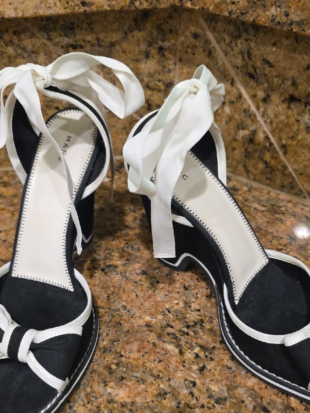Marc Jacobs Bow Wedge Sandal - SZ 9.5 - Picture 4 of 11